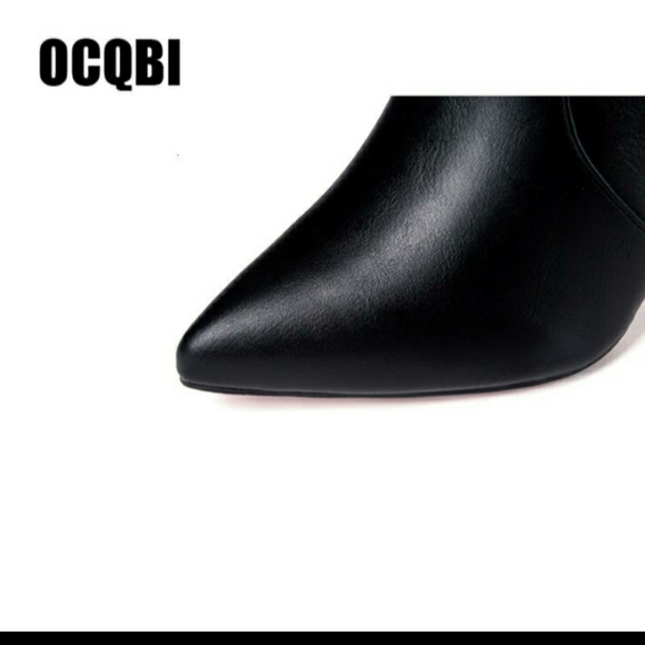 Black boots - Picture 5 of 5